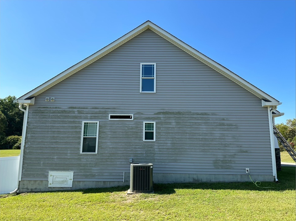 Half Clean Half Dirty House Washing in Roanoke, VA