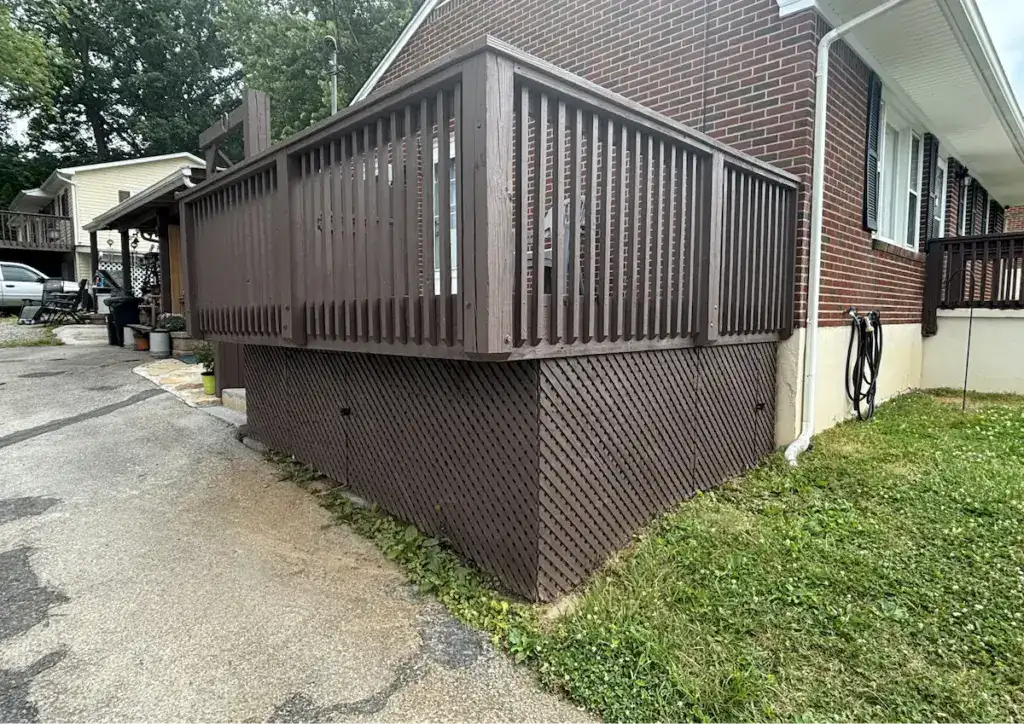 Deck Cleaning, stain, and seal finish in Roanoke, VA
